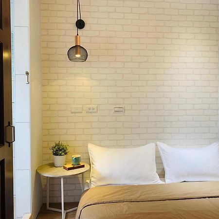 OYAJI Guesthouse - 台南可包棟民宿-依入住人數開放房型配置計價 非開放全部房型 可接受再訂房-含10人以上四臥室 其餘9人以下三臥室-本館為官方認證環保旅宿 臺南市民宿261號 Eksteriør billede