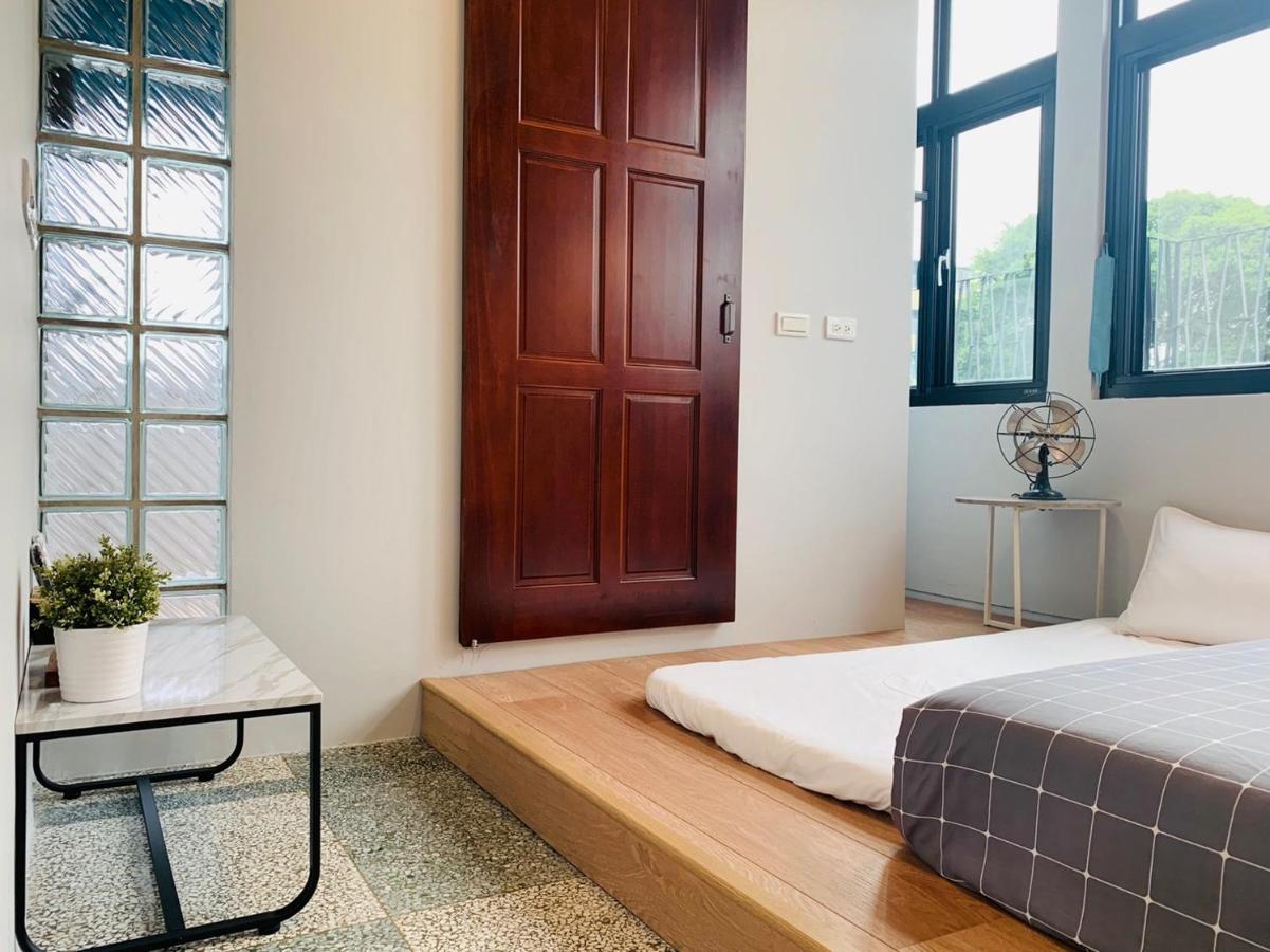 OYAJI Guesthouse - 台南可包棟民宿-依入住人數開放房型配置計價 非開放全部房型 可接受再訂房-含10人以上四臥室 其餘9人以下三臥室-本館為官方認證環保旅宿 臺南市民宿261號 Eksteriør billede