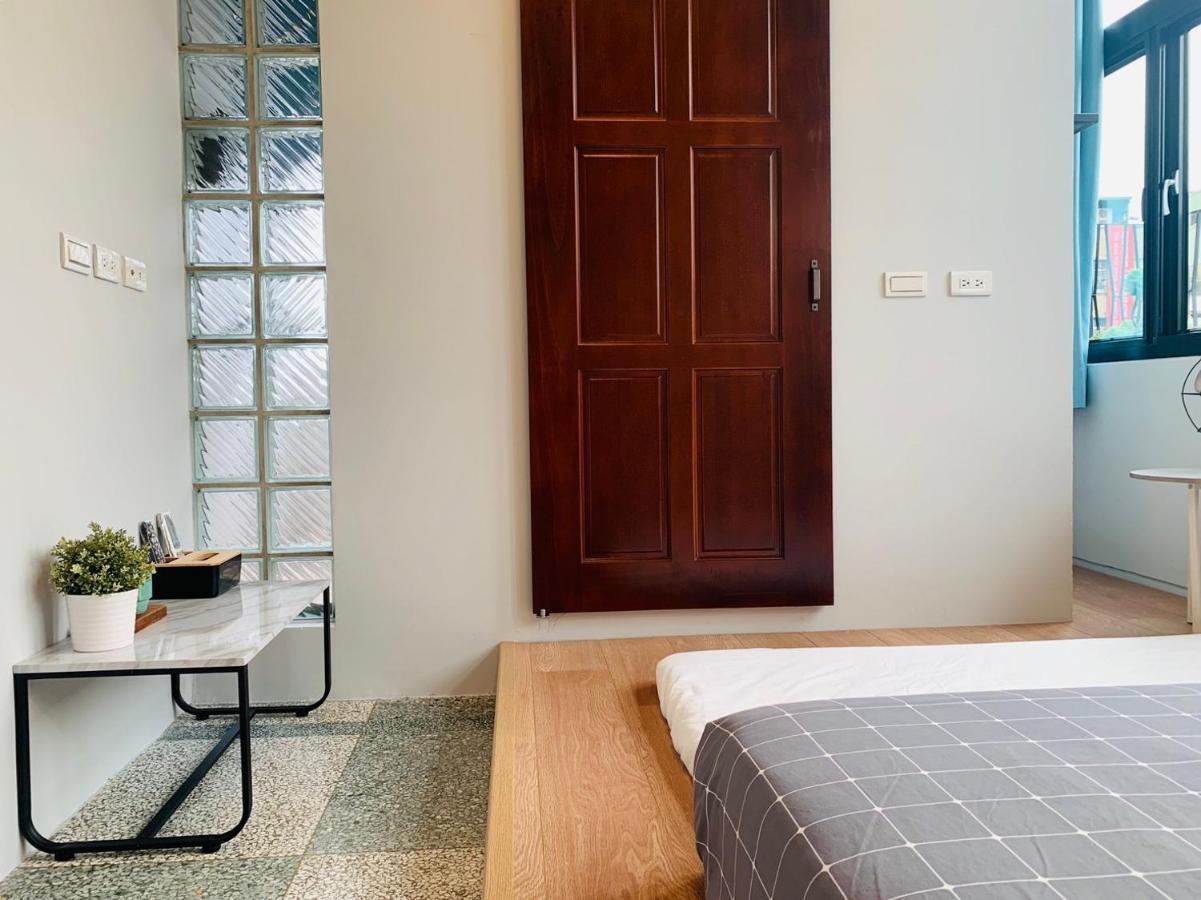OYAJI Guesthouse - 台南可包棟民宿-依入住人數開放房型配置計價 非開放全部房型 可接受再訂房-含10人以上四臥室 其餘9人以下三臥室-本館為官方認證環保旅宿 臺南市民宿261號 Eksteriør billede