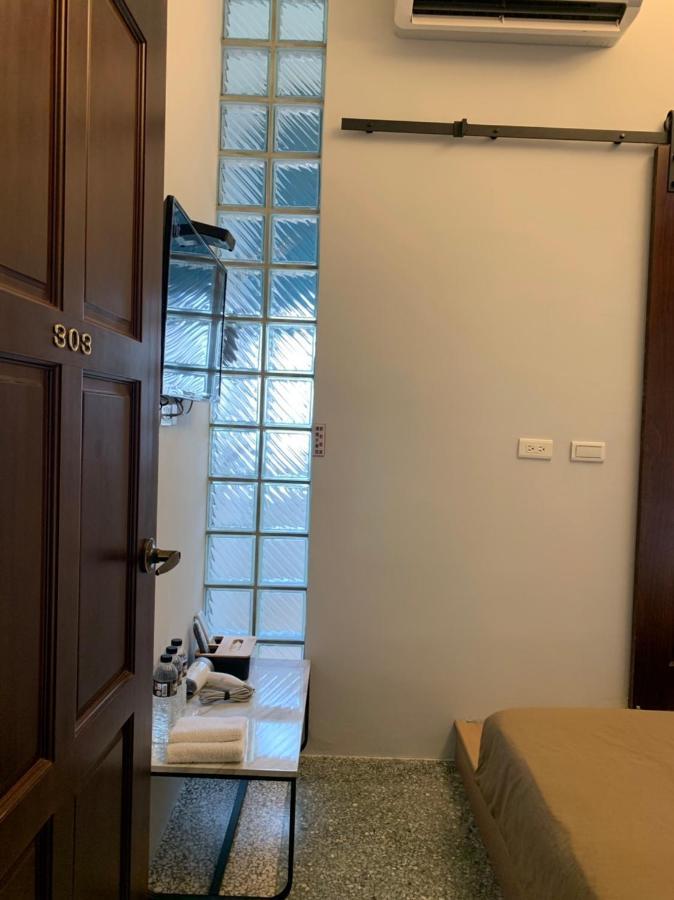 OYAJI Guesthouse - 台南可包棟民宿-依入住人數開放房型配置計價 非開放全部房型 可接受再訂房-含10人以上四臥室 其餘9人以下三臥室-本館為官方認證環保旅宿 臺南市民宿261號 Eksteriør billede