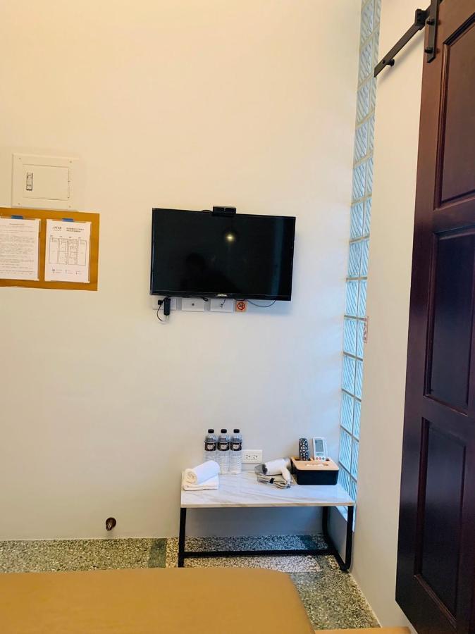 OYAJI Guesthouse - 台南可包棟民宿-依入住人數開放房型配置計價 非開放全部房型 可接受再訂房-含10人以上四臥室 其餘9人以下三臥室-本館為官方認證環保旅宿 臺南市民宿261號 Eksteriør billede
