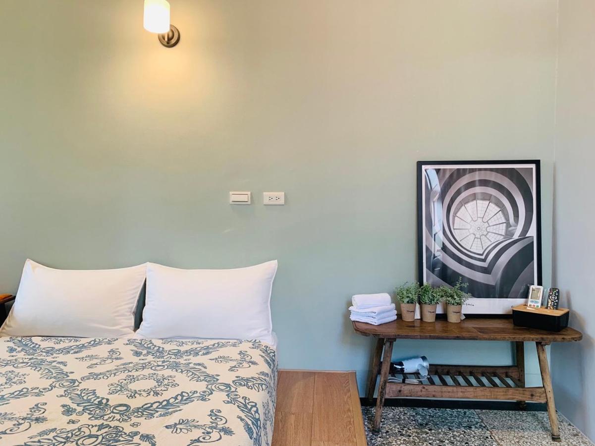 OYAJI Guesthouse - 台南可包棟民宿-依入住人數開放房型配置計價 非開放全部房型 可接受再訂房-含10人以上四臥室 其餘9人以下三臥室-本館為官方認證環保旅宿 臺南市民宿261號 Eksteriør billede