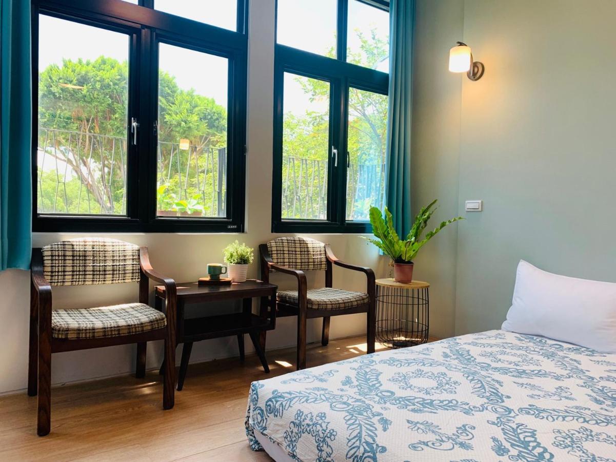 OYAJI Guesthouse - 台南可包棟民宿-依入住人數開放房型配置計價 非開放全部房型 可接受再訂房-含10人以上四臥室 其餘9人以下三臥室-本館為官方認證環保旅宿 臺南市民宿261號 Eksteriør billede