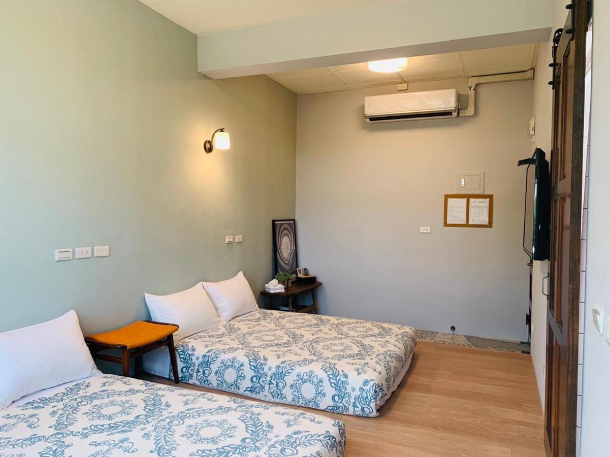 OYAJI Guesthouse - 台南可包棟民宿-依入住人數開放房型配置計價 非開放全部房型 可接受再訂房-含10人以上四臥室 其餘9人以下三臥室-本館為官方認證環保旅宿 臺南市民宿261號 Eksteriør billede