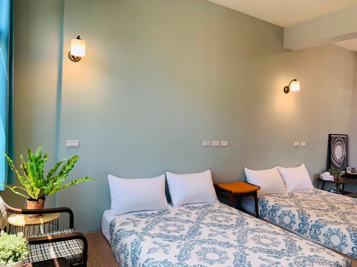 OYAJI Guesthouse - 台南可包棟民宿-依入住人數開放房型配置計價 非開放全部房型 可接受再訂房-含10人以上四臥室 其餘9人以下三臥室-本館為官方認證環保旅宿 臺南市民宿261號 Eksteriør billede