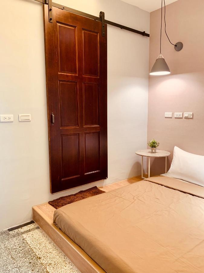 OYAJI Guesthouse - 台南可包棟民宿-依入住人數開放房型配置計價 非開放全部房型 可接受再訂房-含10人以上四臥室 其餘9人以下三臥室-本館為官方認證環保旅宿 臺南市民宿261號 Eksteriør billede