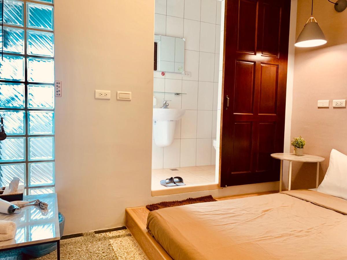 OYAJI Guesthouse - 台南可包棟民宿-依入住人數開放房型配置計價 非開放全部房型 可接受再訂房-含10人以上四臥室 其餘9人以下三臥室-本館為官方認證環保旅宿 臺南市民宿261號 Eksteriør billede