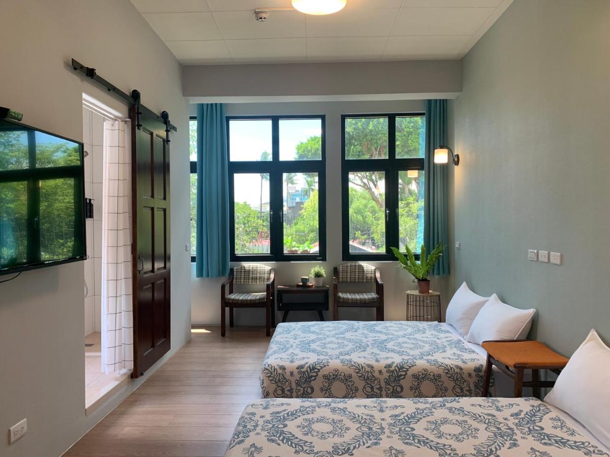 OYAJI Guesthouse - 台南可包棟民宿-依入住人數開放房型配置計價 非開放全部房型 可接受再訂房-含10人以上四臥室 其餘9人以下三臥室-本館為官方認證環保旅宿 臺南市民宿261號 Eksteriør billede
