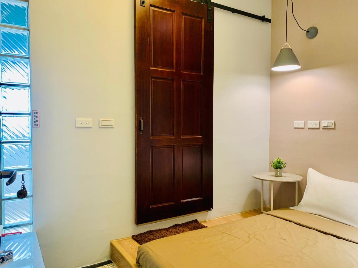 OYAJI Guesthouse - 台南可包棟民宿-依入住人數開放房型配置計價 非開放全部房型 可接受再訂房-含10人以上四臥室 其餘9人以下三臥室-本館為官方認證環保旅宿 臺南市民宿261號 Eksteriør billede