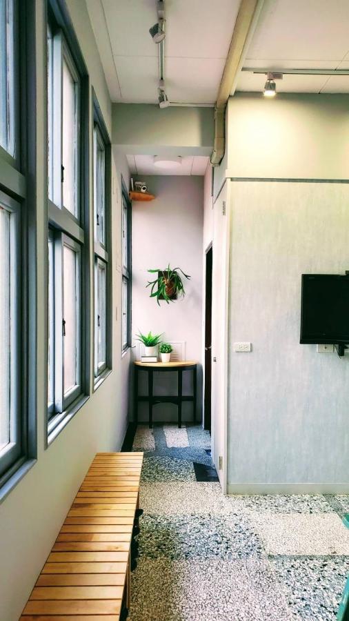 OYAJI Guesthouse - 台南可包棟民宿-依入住人數開放房型配置計價 非開放全部房型 可接受再訂房-含10人以上四臥室 其餘9人以下三臥室-本館為官方認證環保旅宿 臺南市民宿261號 Eksteriør billede