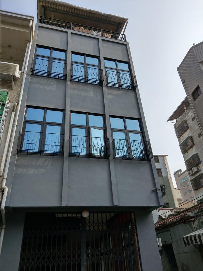 OYAJI Guesthouse - 台南可包棟民宿-依入住人數開放房型配置計價 非開放全部房型 可接受再訂房-含10人以上四臥室 其餘9人以下三臥室-本館為官方認證環保旅宿 臺南市民宿261號 Eksteriør billede