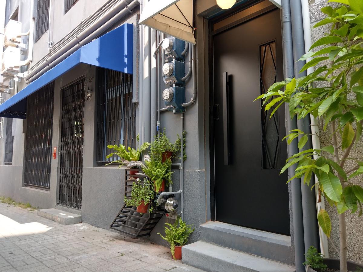 OYAJI Guesthouse - 台南可包棟民宿-依入住人數開放房型配置計價 非開放全部房型 可接受再訂房-含10人以上四臥室 其餘9人以下三臥室-本館為官方認證環保旅宿 臺南市民宿261號 Eksteriør billede