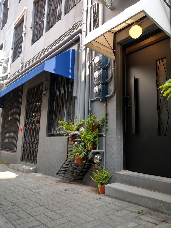 OYAJI Guesthouse - 台南可包棟民宿-依入住人數開放房型配置計價 非開放全部房型 可接受再訂房-含10人以上四臥室 其餘9人以下三臥室-本館為官方認證環保旅宿 臺南市民宿261號 Eksteriør billede