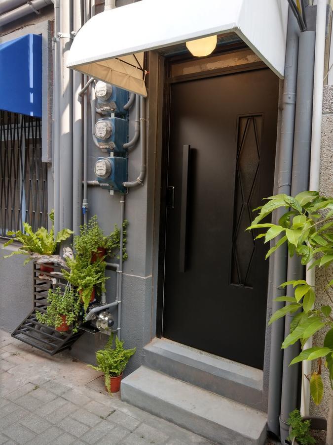 OYAJI Guesthouse - 台南可包棟民宿-依入住人數開放房型配置計價 非開放全部房型 可接受再訂房-含10人以上四臥室 其餘9人以下三臥室-本館為官方認證環保旅宿 臺南市民宿261號 Eksteriør billede